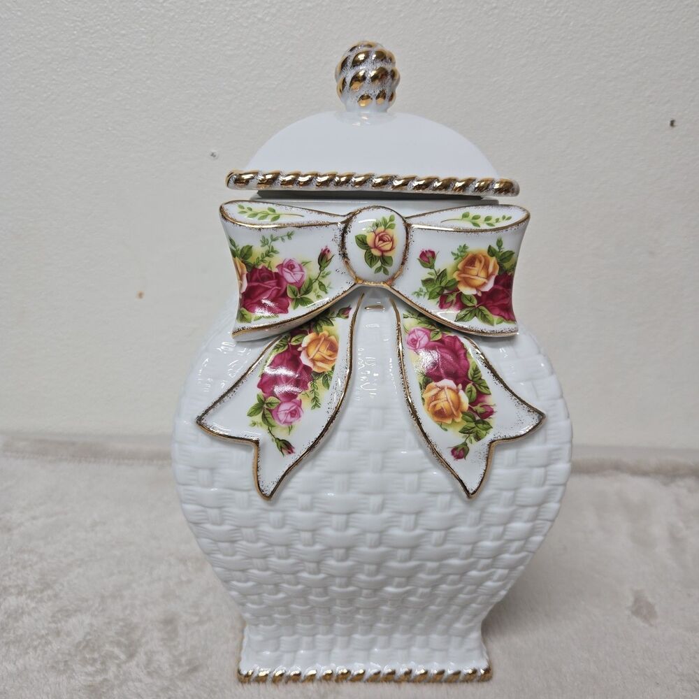 Royal Albert Old Country Roses Basketweave Cookie Jar w/ Box MINT NEW OLD STOCK